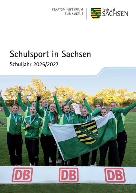 12 jubelnde Mädchen mit Medaille