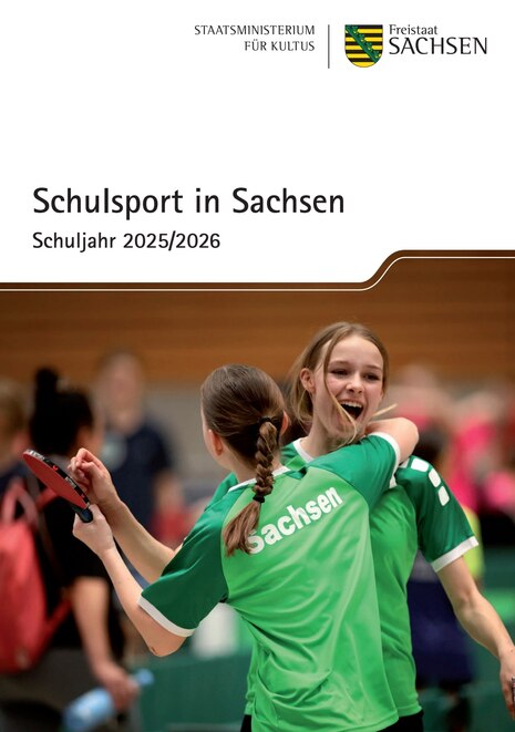 zwei Mädchen freuen sich über ihren Erfolg beim Tischtennis